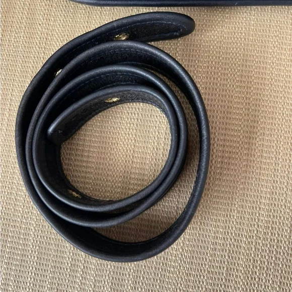 Vintage Coach Navy Legacy Zip #9966 Leather Shoulder Bag with Gold Hardware - Picture 4 of 11